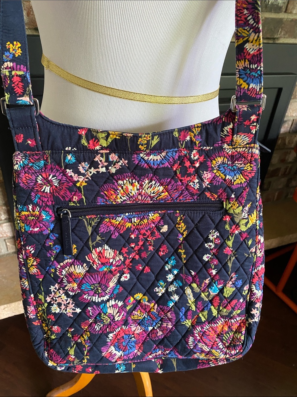 VERA BRADLEY Midnight Wildflowers quilted crossbody bag, purse, satchel. Beauty! - Picture 7 of 16